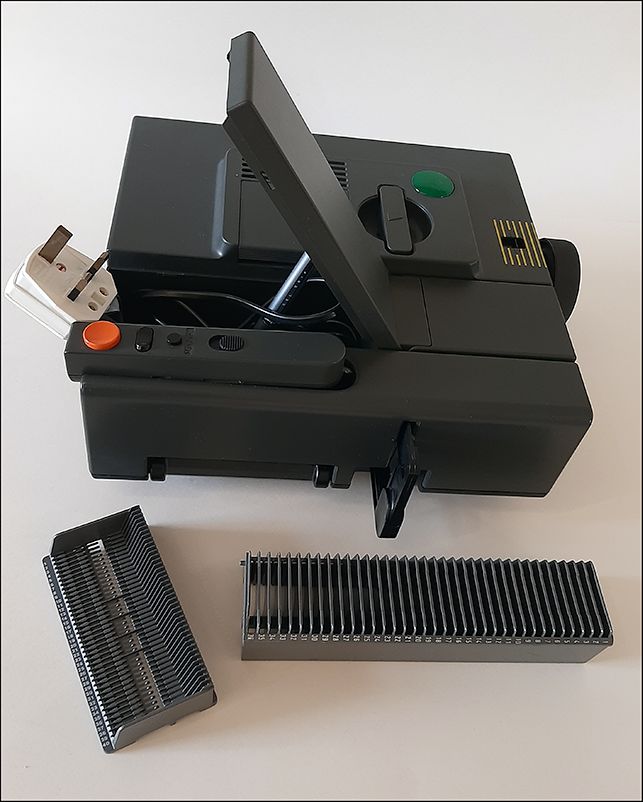 Reflecta Diamator AF 35mm Slide Projector - Shop 1427